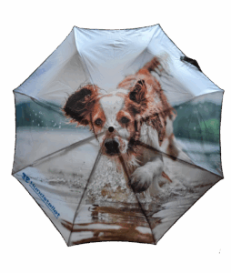 Ett paraply med en bild av en hund på.